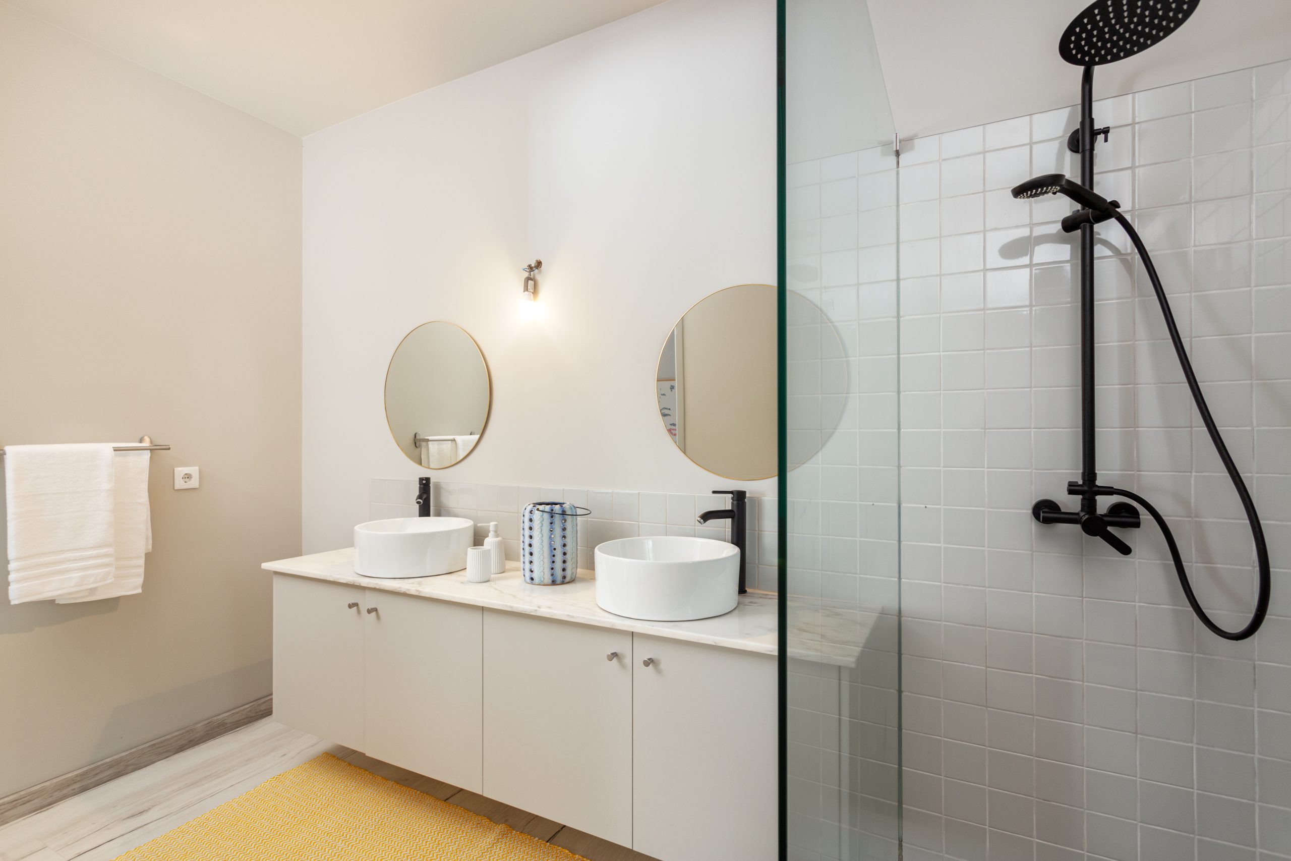 Top Tips for Maintaining and Cleaning Bathroom Cabinets